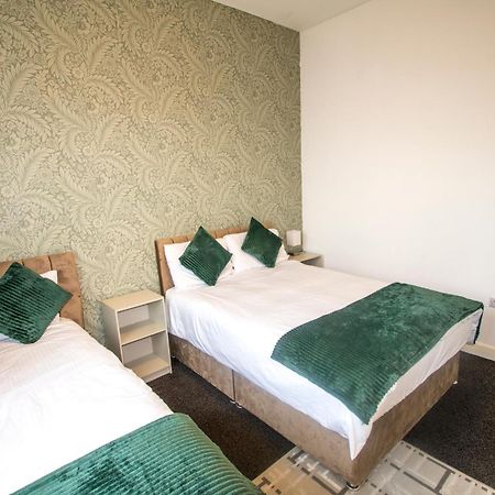 Ideal For Groups - 2 Bedroom Apartment - Free Parking, Transit Links, Close To Stadiums Manchester Zewnętrze zdjęcie