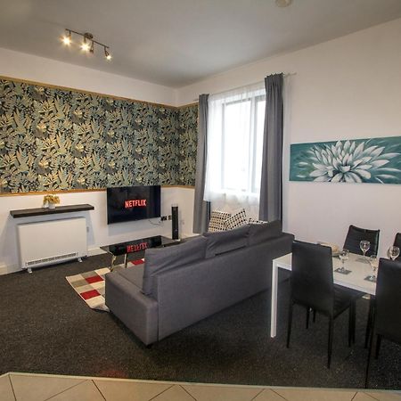 Ideal For Groups - 2 Bedroom Apartment - Free Parking, Transit Links, Close To Stadiums Manchester Zewnętrze zdjęcie