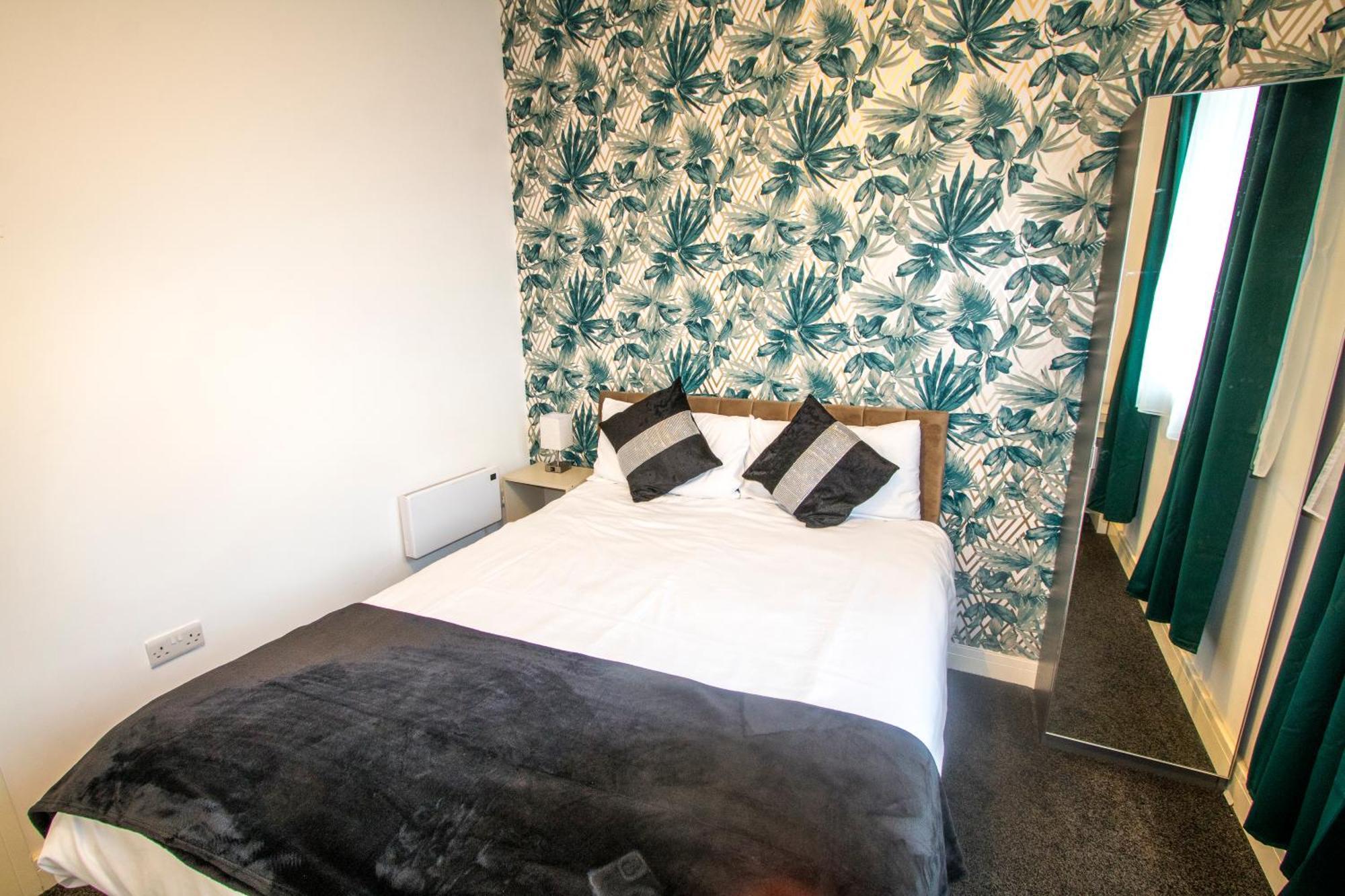 Ideal For Groups - 2 Bedroom Apartment - Free Parking, Transit Links, Close To Stadiums Manchester Zewnętrze zdjęcie
