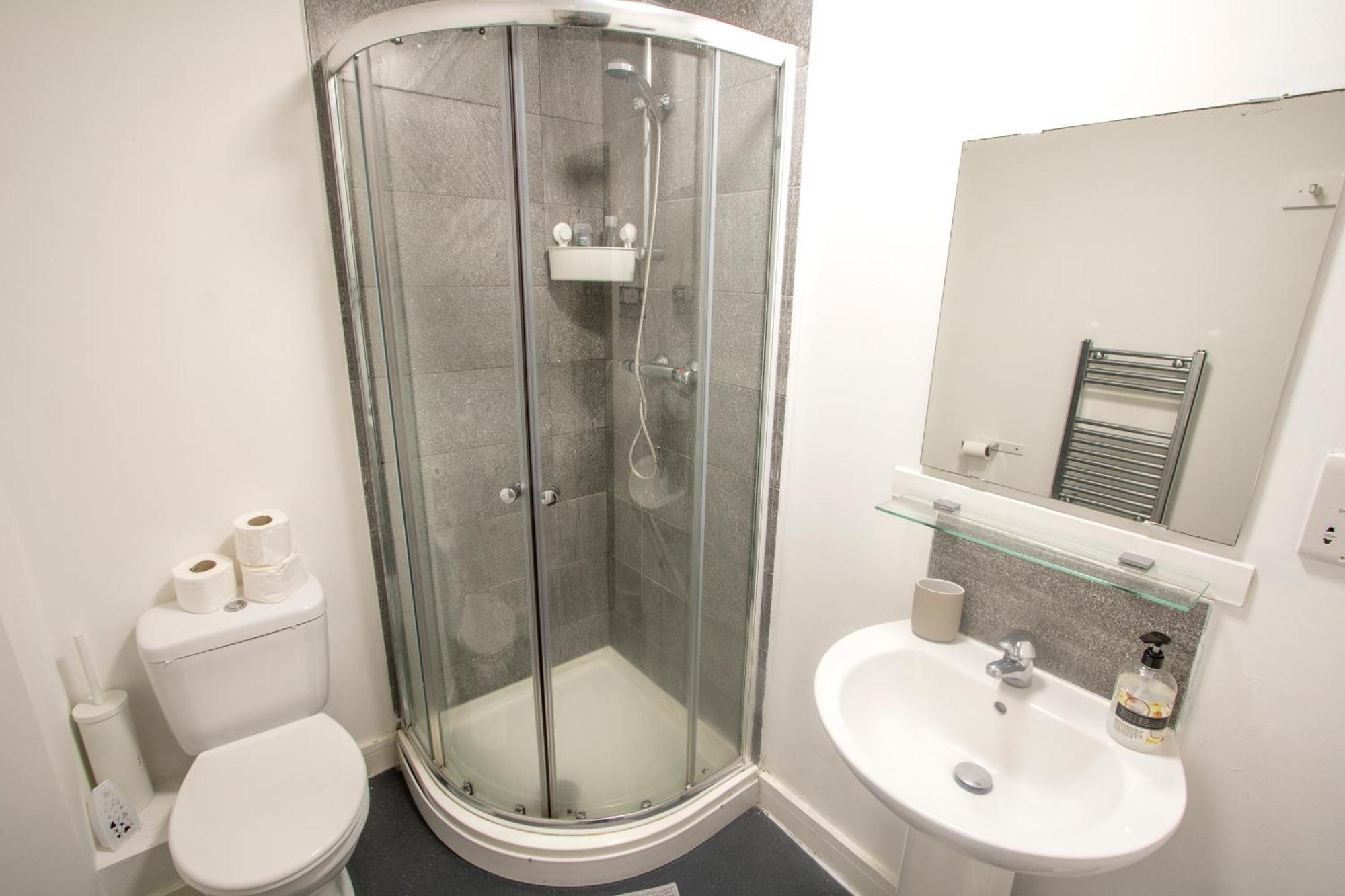 Ideal For Groups - 2 Bedroom Apartment - Free Parking, Transit Links, Close To Stadiums Manchester Zewnętrze zdjęcie