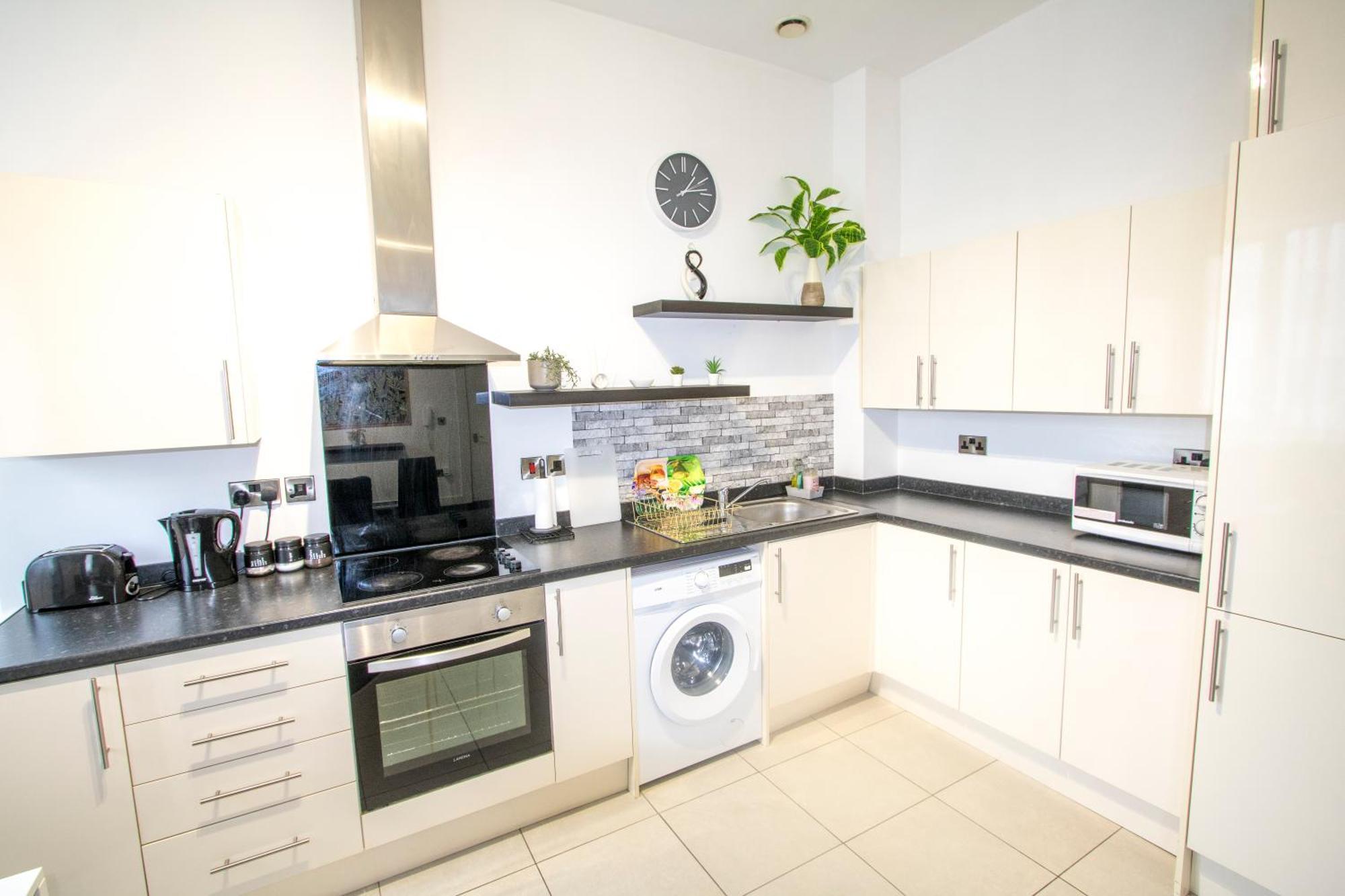 Ideal For Groups - 2 Bedroom Apartment - Free Parking, Transit Links, Close To Stadiums Manchester Zewnętrze zdjęcie